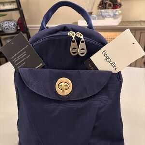 Baggallini Dallas Convertible Backpack